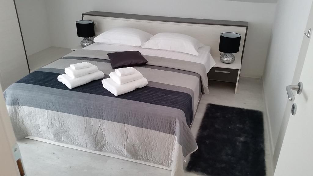 Apartments Sanja Trogir Exterior foto